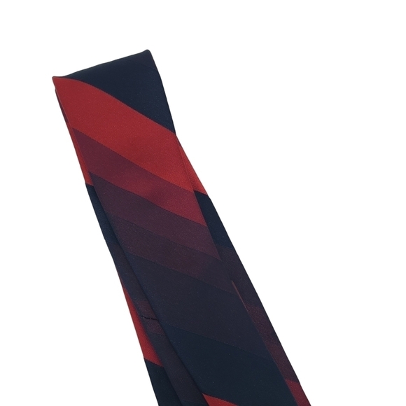 Oscar de la Renta | Men's Red and Blue Ombre Diagonal Striped Tie (One Size) - Picture 6 of 13